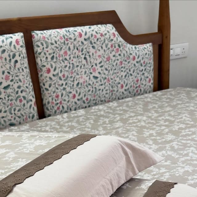 Soft neutrals, timeless elegance 🤍 Delicate floral vines on calming beige tones — thoughtfully designed to create a bedroom that feels warm, cozy, and effortlessly refined.